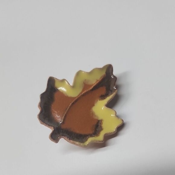 Autumn Leaf Enamel Pin Brooch Pottery marked SC - Picture 1 of 5